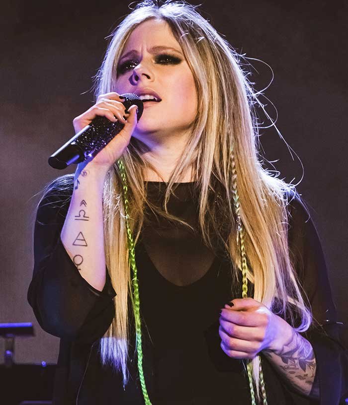 Famous Canadian Singers: Avril Lavigne