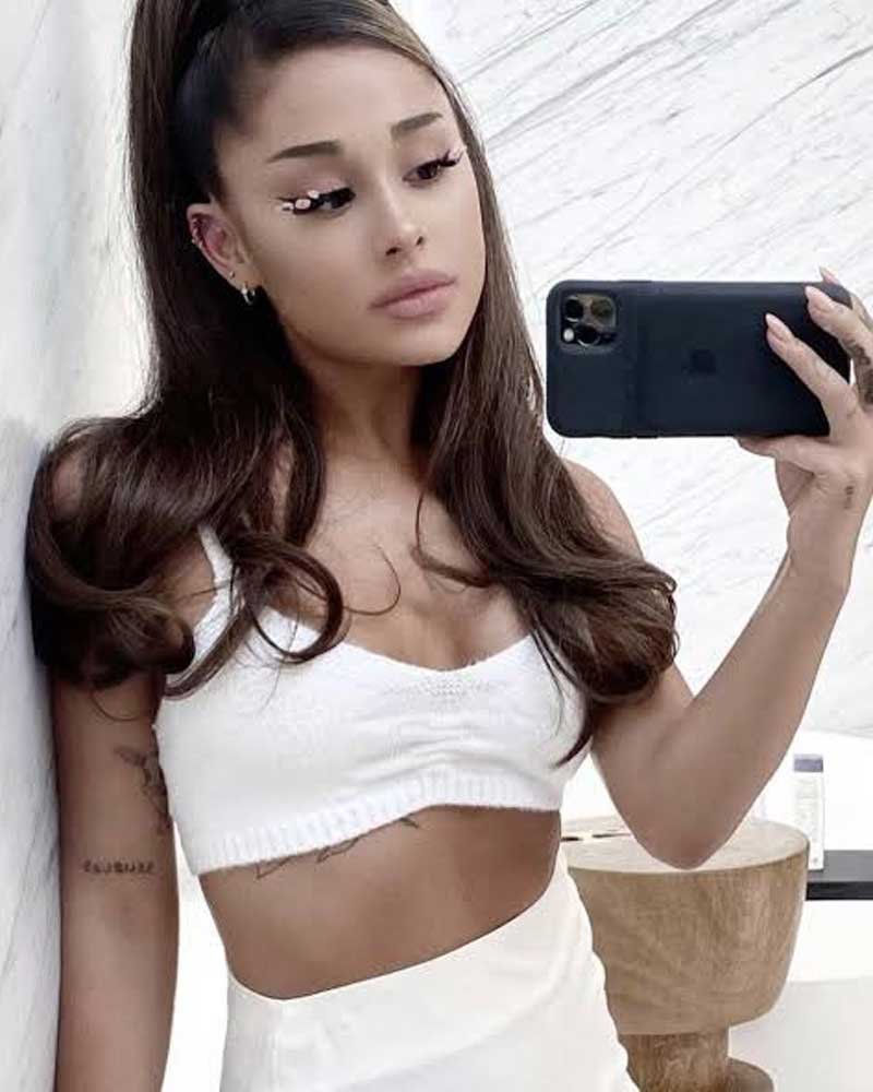 Ariana Grande Beautiful Mirror Selfie
