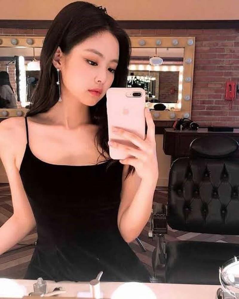 Jennie Kim Cute Sexy Mirror Selfie