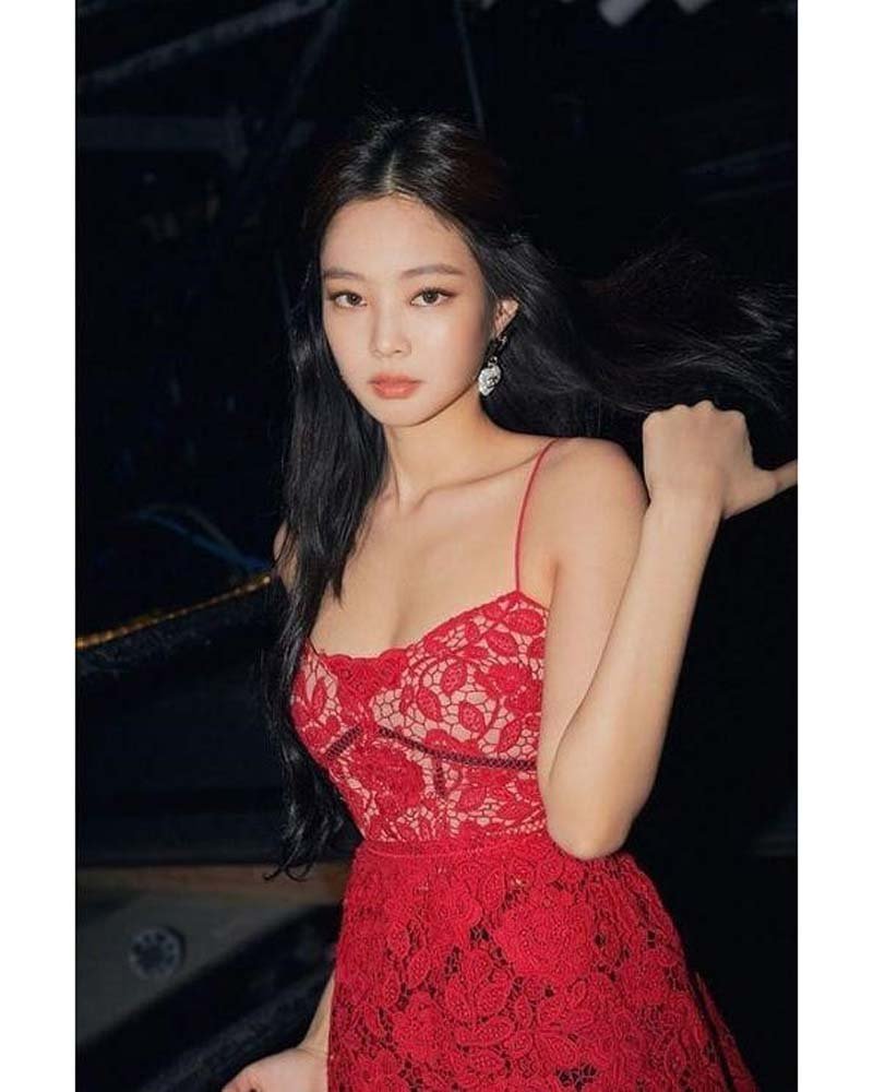 Jennie Kim Sexy Red Rose