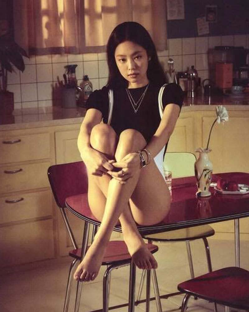 Jennie Kim Sexy Legs r