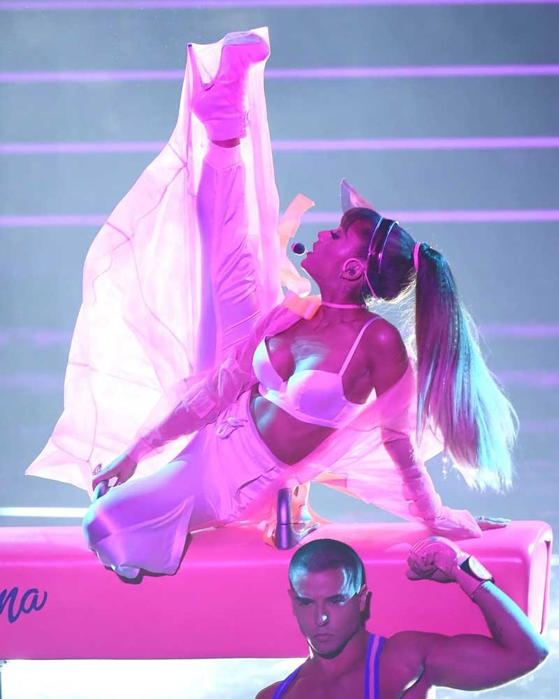 Ariana Grande Sexy Stunt